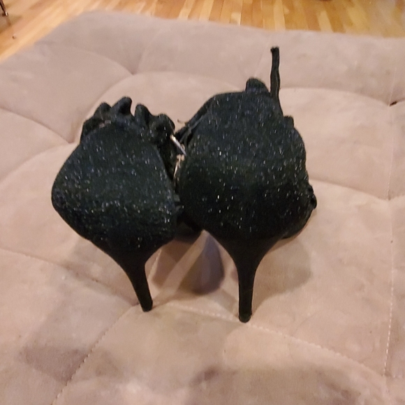 Shoes - Picture 5 of 5